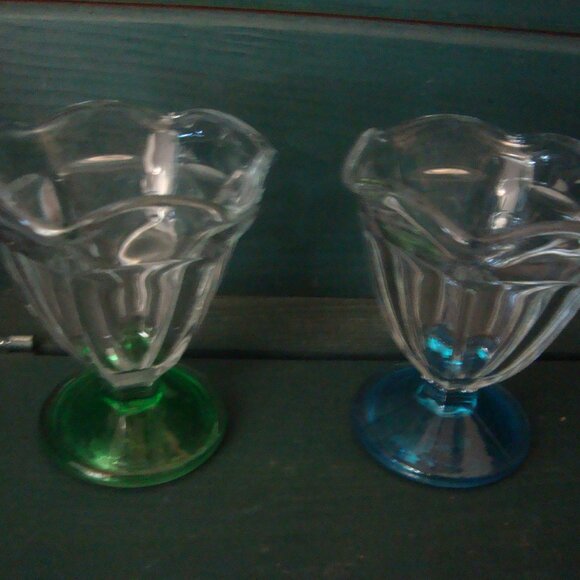 4 Anchor Hocking Colored Tulip Glass Ice Cream Sherbet Parfait Fruit Dishes - Picture 4 of 5